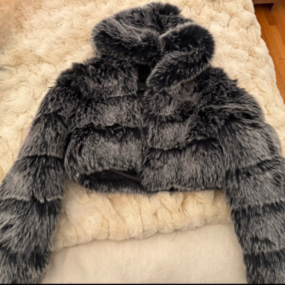 Fashion Brand. Stylish Faux Fur Cropped Women's Coat- Black and Gray. Size Small - Picture 14 of 14
